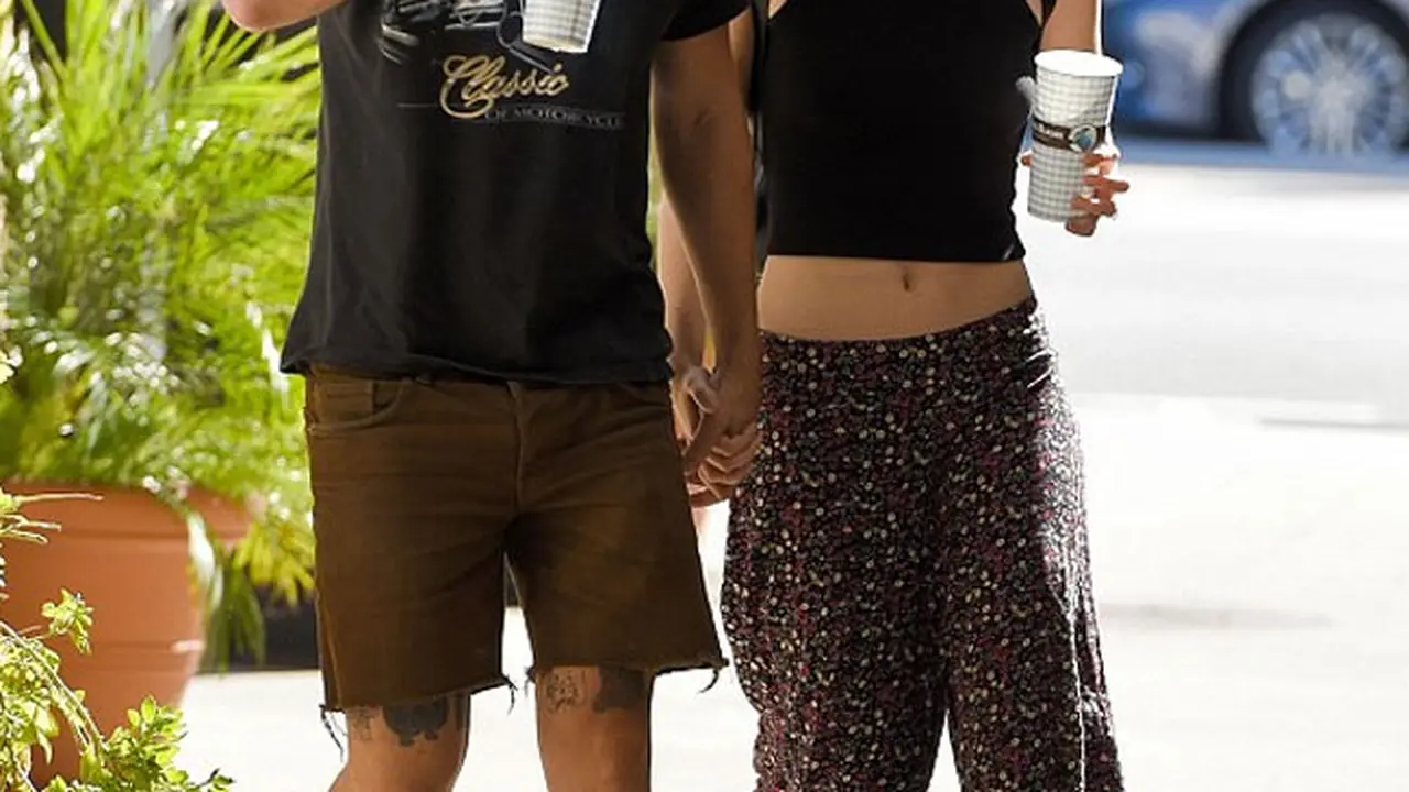 [Bintang] Shia LaBeouf dan Mia Goth