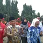 Gubernur Jawa Barat Ridwan Kamil akan mengubar perwajahan alun-alun kejaksan Kota Cirebon 2019. Foto (Liputan6.com / Panji Prayitno)