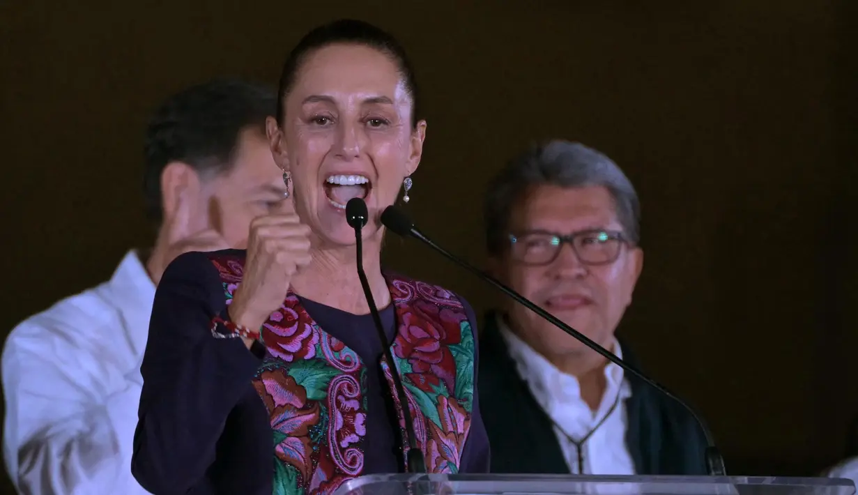 Berdasar hasil hitung cepat, Claudia Sheinbaum diperkirakan unggul pada Pemilu Meksiko dengan perolehan 56 persen dari total jumlah suara pemilih. (YURI CORTEZ/AFP)
