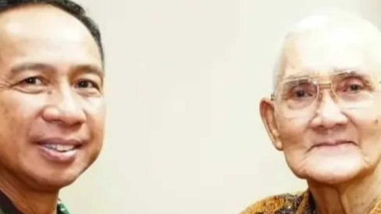 ⁠Jenderal Agus Subiyanto Sowan ke Mantan Panglima ABRI Ditemani Istri Tercinta, Begini Momennya