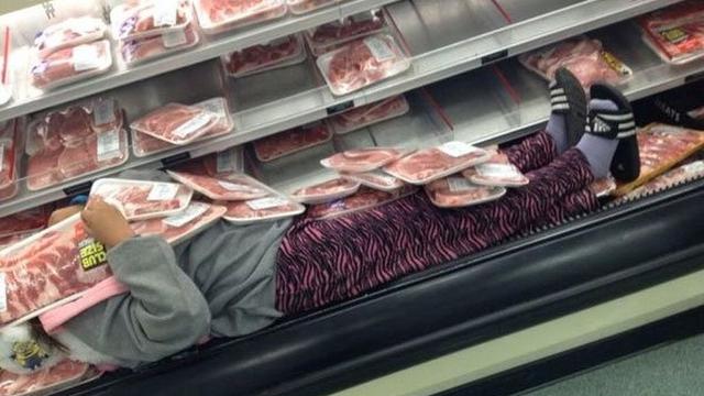 tingkah nyeleneh orang saat belanja (foto: pikabu/brightside)