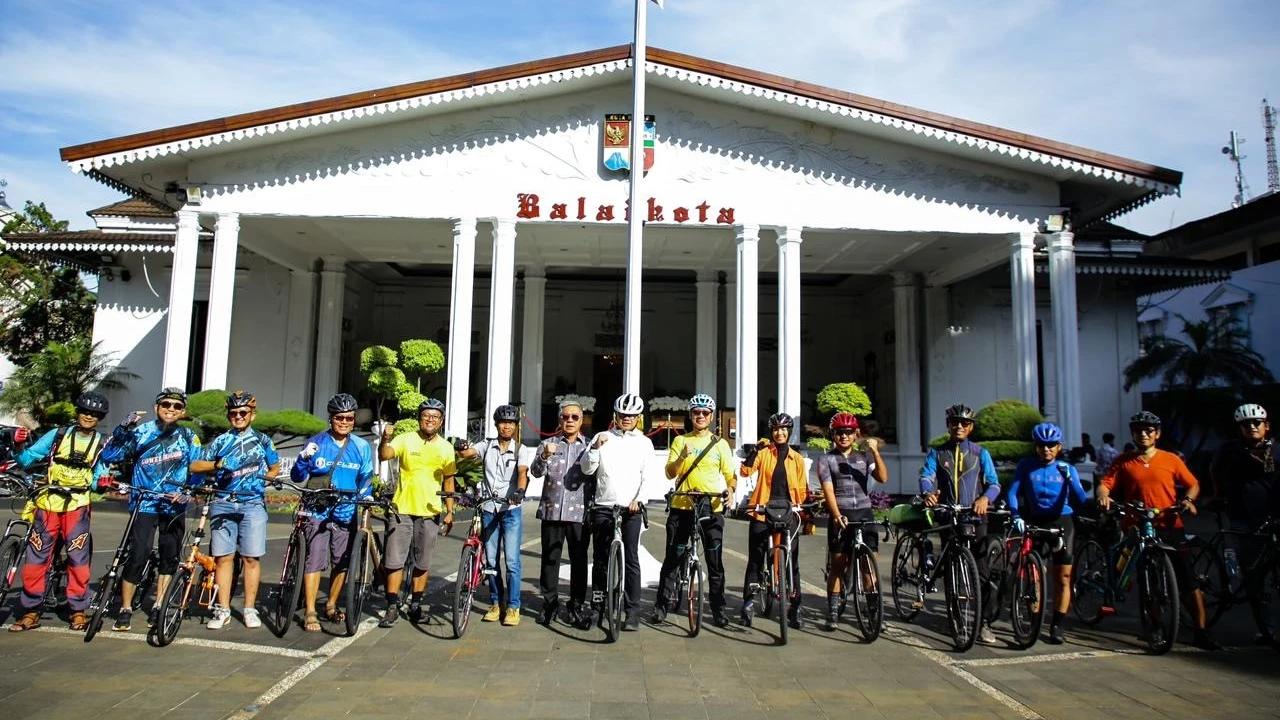 Tinjau WFH di Kota Bogor, Wamendagri Bima Apresiasi Pengawasan Digital ASN