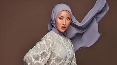 Bangun 1000 Masjid Usai Mualaf, Ini 6 Potret Fitria Yusuf Anak Jusuf Hamka Pakai Kerudung