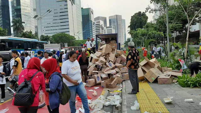 sampah di MH Thamrin
