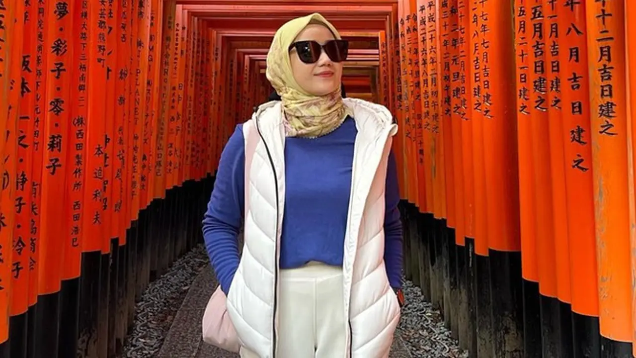 7 Potret Terbaru Jessica Anastasya 'Si Eneng' yang Mantap Berhijab Pasca Umroh