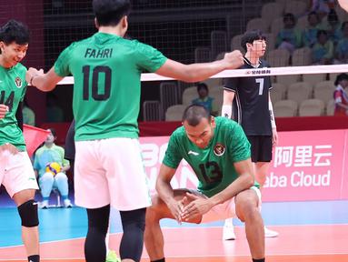 Timnas bola voli putra Indonesia mengakhiri perjuangannya di Asian Games 2022 dengan menempati peringkat ke-8 setelah kalah dari Korea Selatan pada laga perebutan peringkat 7-8 di LSC Gymnasium, Hangzhou, China, Selasa (26/9/2023) siang WIB. Meski sempat memberi perlawanan sengit, Farhan Halim dkk harus mengakui keunggulan Korea Selatan dengan skor ketat 2-3 (27-29, 25-19, 19-25, 25-21 dan 8-15). (AVCVolley)