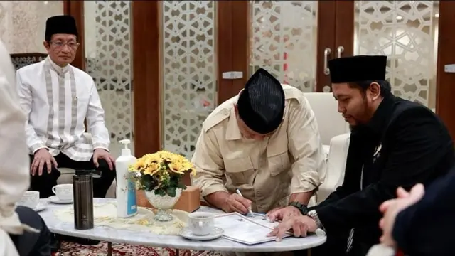 Budi Djiwandono Masuk Islam Melalui Serangkaian Proses yang Dilakukan di Awal Bulan Desember, Tiga Minggu Sebelum Menikah dengan Ludmilla. Proses Budisatrio Menjadi Mualaf Disaksikan Prabowo (Foto: instagram.com/budisatriodjiwandono)