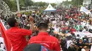 Ribuan honorer K2 seluruh Indonesia berunjuk rasa di depan Istana Merdeka, Jakarta, Selasa (30/10). Mereka juga meminta diangkat menjadi PNS tanpa tes dan tanpa batasan usia. (Liputan6.com/Angga Yuniar)