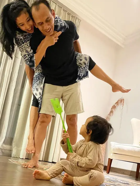 “Kan aku nikah usia 39 tahun, mama aku langsung nyaranin konsultasi ke dokter, cek kesehatan dan lain-lain,” kata Olivia Zalianty dilansir dari kanal Youtube TransTV. [Instagram/oliviazallianty]