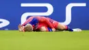 Pemain Chelsea Timo Werner terbaring kesakitan saat menghadapi Krasnodar pada pertandingan Grup E Liga Champions di Krasnodar, Rusia, Rabu (28/10/2020). Chelsea membungkam Krasnodar dengan skor 4-0. (AP Photo)
