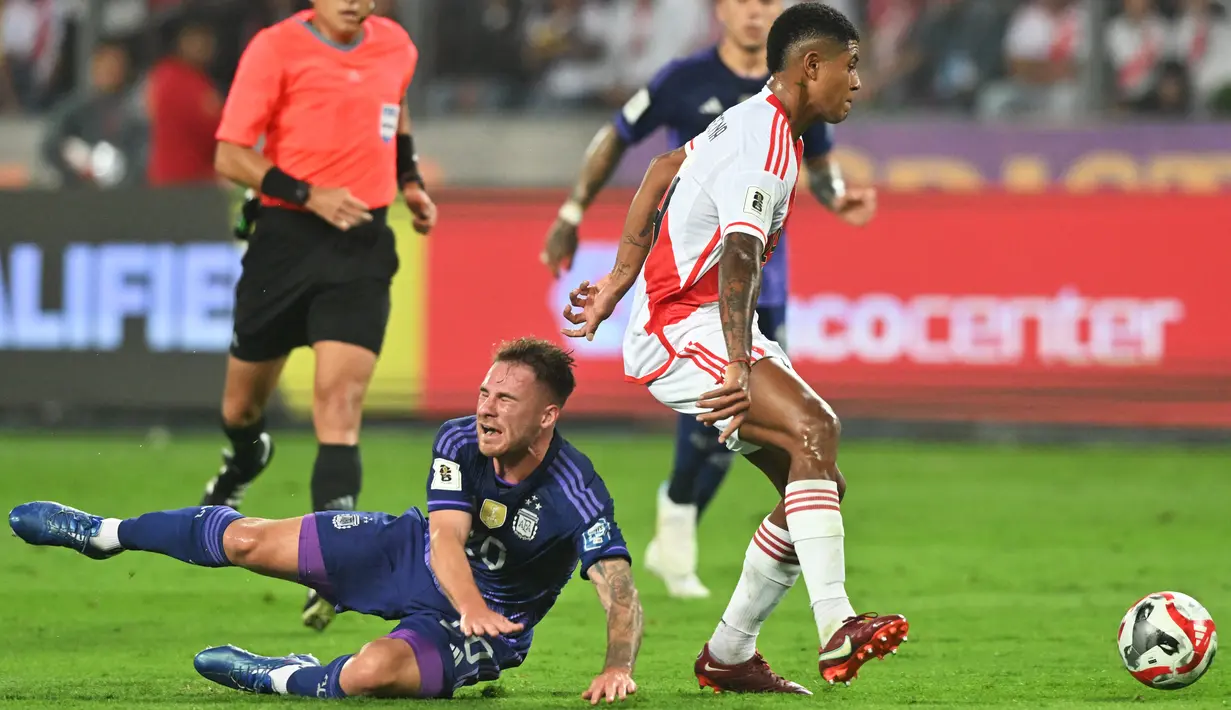 Hasil ini membuat Argentina semakin kukuh di puncak klasemen Zona Conmebol dengan rekor sempurna, yakni 12 poin dari empat pertandingan. (CRIS BOURONCLE / AFP)