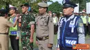 Citizen6, Sidrap: Kepada perwakilan Polantas, Kodim, Satpol PP, dan Dishub disematkan pita sebagai tanda dimulainya Operasi Ketupat 2012 selama 16 hari. (Pengirim: Abdi Mantaring)