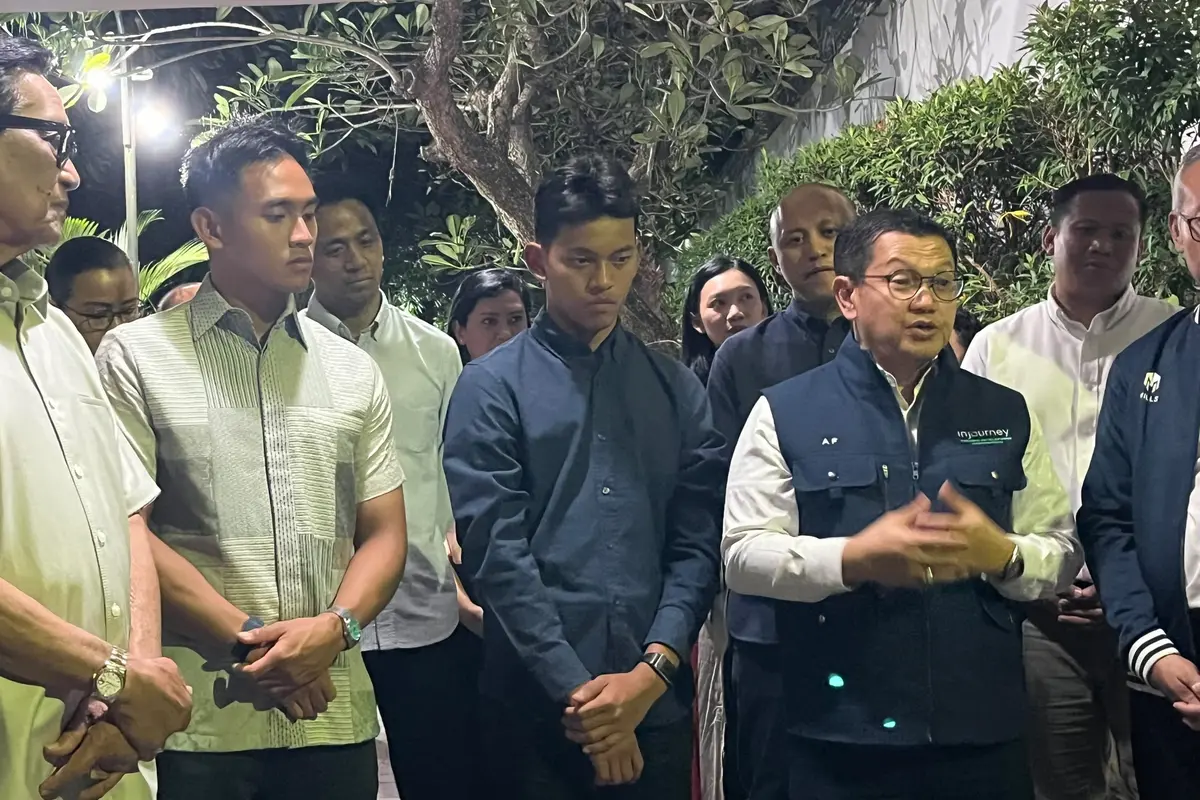Veda Ega Pratama dan Mario Suryo Aji, Sri Sultan Hamengku Buwono X