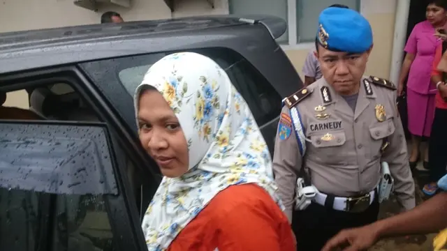 Novianti, korban razia berdarah tampak sumringah sudah bisa pulang ke kampung halamannya (Liputan6.com/Nefri Inge)