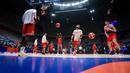 <p>Pebasket Kanada, RJ Barrett (tengah) bersama rekan-rekannya melakukan latihan menjelang laga Piala Dunia FIBA 2023 melawan Prancis di Indonesia Arena, Senayan, Jakarta, Kamis (24/08/2023). (Bola.com/Bagaskara Lazuardi)</p>