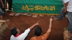 Dalam kurun waktu dua bulan terakhir tanah air berkali-kali dikejutkan dengan meninggalnya beberapa artis yang mewarnai jagad hiburan.Beberapa nama tersebut meninggalkan duka yang mendalam bagi masyarakat