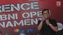 Perwakilan manager tim memberi keterangan terkait turnamen voli Danjen Kopassus-BNI Open 2018 di Jakarta, Kamis (29/3). Turnamen ini diikuti delapan tim putra dan delapan tim putri. (Liputan6.com/Helmi Fithriansyah)