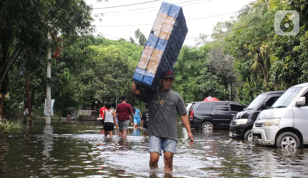 Hingga Kamis (30/1/2025), Badan Penanggulangan Bencana Daerah (BPBD) Jakarta mencatat masih ada 15 Rukun Tetangga (RT) yang wilayahnya tergenang air. (Magang/Liputan6.com/Muhammad Rizal)