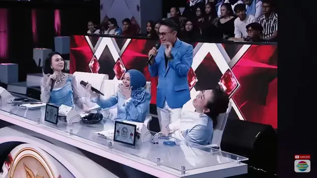 D'Academy 7 . (Hot Kiss - YouTube/ Indosiar)