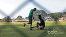 Evan Dimas menjalani sesi latihan terpisah pada hari pertama Timnas U-22 di Lapangan Sekolah Pelita Harapan, Karawaci, Jumat (17/3/2017). Timnas U-22 mempersiapkan diri melawan Myanmar pada laga persahabatan 21 Maret 2017. (Bola.com/Nicklas Hanoatubun)