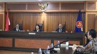 Komisi Pengawas Persaingan Usaha (KPPU) memberikan sanksi senilai Rp 1 miliar kepada dua entitas Mitsui yang berbasis di Indonesia dan Australia atas keterlambatan notifikasi.