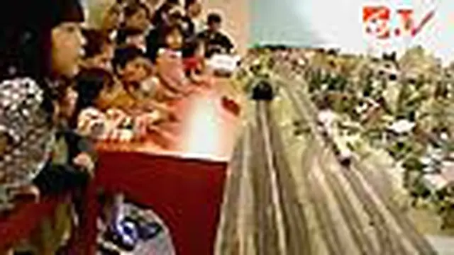 Nikmati Hiburan Miniatur Kereta di Cafe