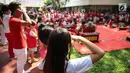 Para siswa mengikuti upacara bendera di Kampus JIS Pattimura, Jakarta, Rabu (16/8). JIS sebagai sekolah internasional menjadi bagian dari masyarakat Indonesia yang terus menjaga kebudayaan yang telah diadakan turun menurun. (Liputan6.com/Faizal Fanani)