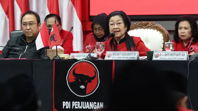 Ketua Umum DPP PDI Perjuangan, Megawati Soekarnoputri memberikan pengarahan di acara Pengarahan Kepala Daerah PDIP yang terpilih di Pilkada 2024, yang dilaksanakan di Sekolah Partai, Lenteng Agung, Jakarta Selatan, pada Rabu (19/2/2025).