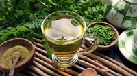ilustrasi seduhan daun kelor/Dolly MJ/Shutterstock