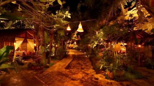 [Bintang] Salah satu restoran di tempat wisata Kampung Daun, Bandung