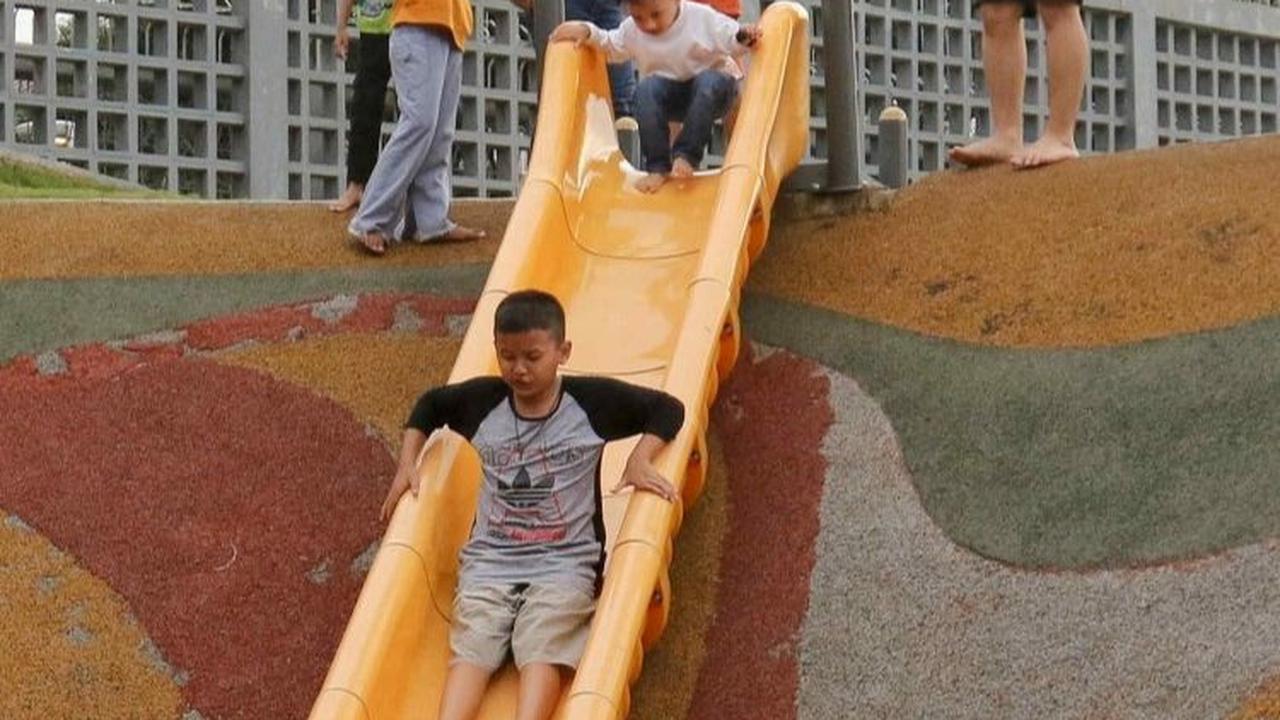 FOTO: Serunya Liburan Bersama Keluarga dan Teman di Taman Sambas Asri yang Baru Selesai Dipercantik