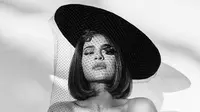 Kylie Jenner unggah potret pakai topi jaring (Dok.Instagram/@https://www.instagram.com/p/CDwpjpQHuZ7/Komarudin)