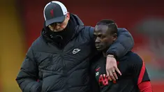 Bintang Liverpool, Sadio Mane semakin dekat dengan pintu keluar The Reds untuk bergabung dengan raksasa Liga Jerman Bayern Munchen. Meski beralasan ingin mencari tantangan baru, namun Sadio Mane patut waspada dengan keputusannya tersebut. Tujuh pemain berikut bisa menjadi pertimbangan. Karier mereka justru meredup alias flop usai berpisah dengan Jurgen Klopp. (AFP/Pool/Laurence Griffiths)