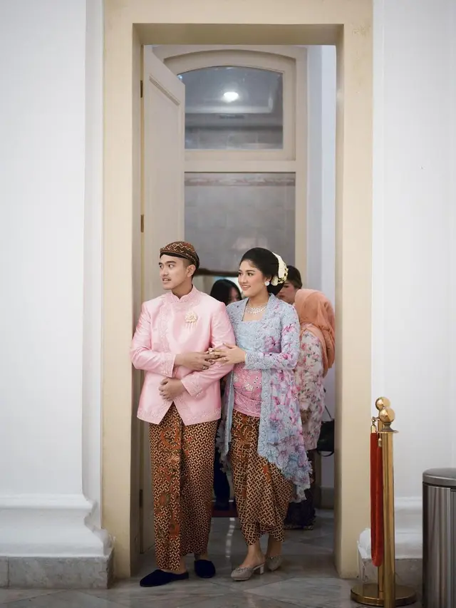 6 Potret Anggun Bumil Erina Gudono dengan Kebaya Kuning Cerah saat Lakoni Prosesi Tingkeban di Istana Negara Bogor