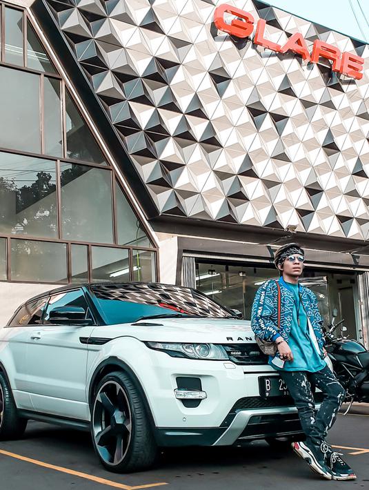  FOTO  Gaya Atta  Halilintar  Bersama Mobil  Mewahnya Selalu 