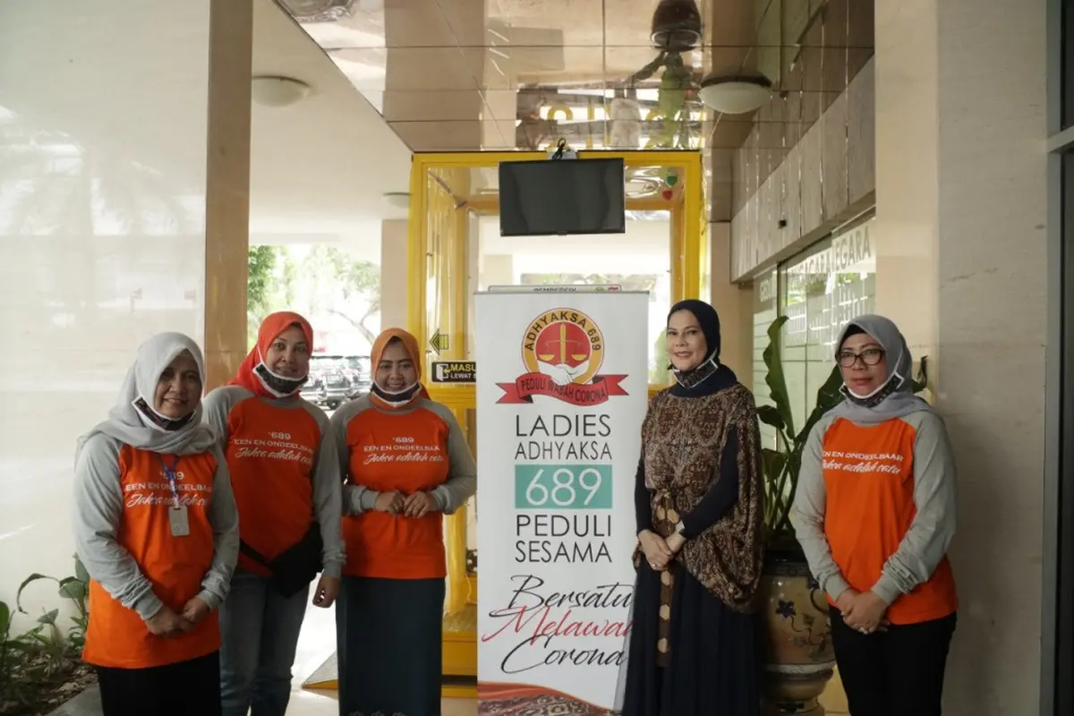 Anna Mariana dan Ladies Adhyaksa Angkatan 689 Gelar Baksos di Tengah Pandemi