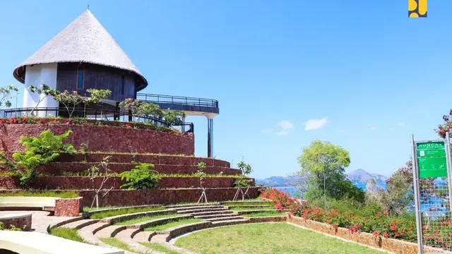 Presiden Joko Widodo (Jokowi) meresmikan Puncak Waringin dan Goa Batu Cermin sebagai dua dari sekian banyak spot pariwisata unggulan di Labuan Bajo. (Dok Kementerian PUPR)