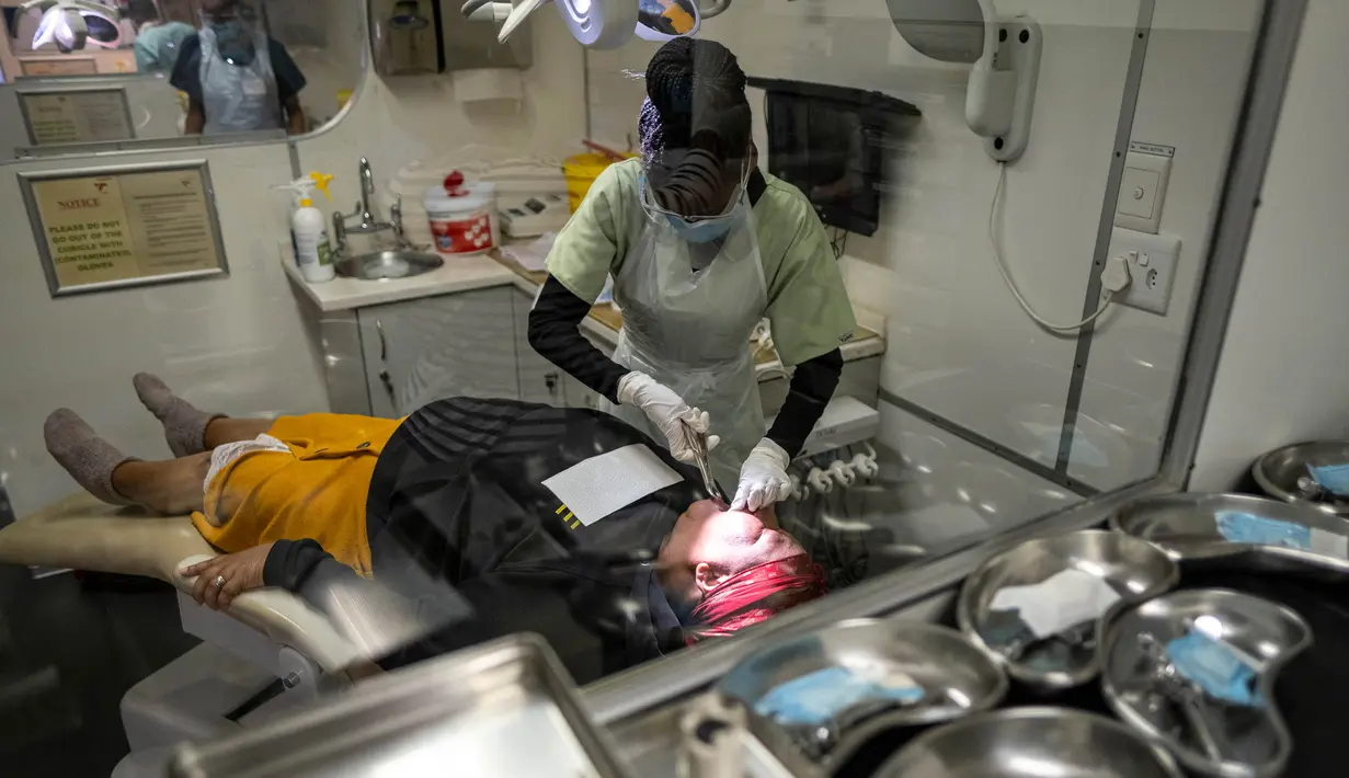 Sayangnya, hanya ada satu dokter untuk setiap 5.000 pasien. (EMMANUEL CROSET/AFP)
