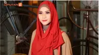 Tampil Modis dengan Hijab Semi Formal di Ala Zaskia Adya Mecca. foto screenshot vidio.com