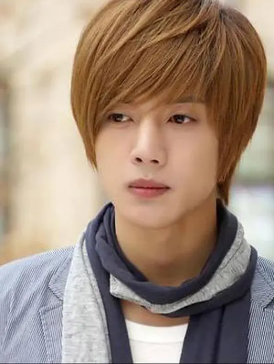 Anggota SS501, Kim Hyun Joong, lebih populer dari perannya di ‘Boys Over Flowers’, ia melakukan operasi hidung karena mengalami kecelakaan. (via kdramastars.com)