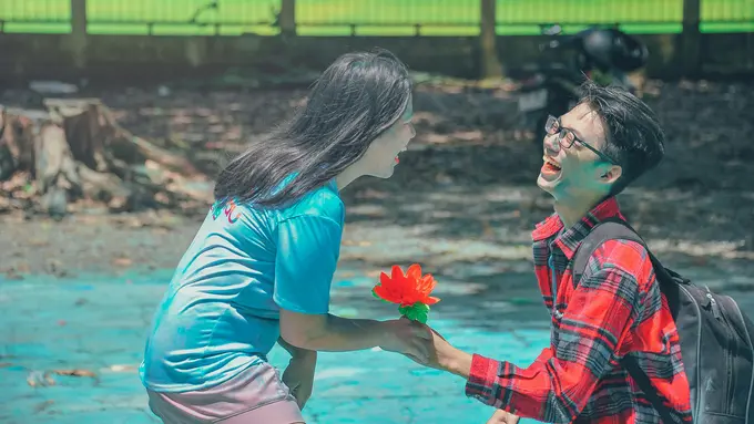 Tips Jitu Keluar dari Friendzone agar Tak Lagi Dianggap Sebagai Teman