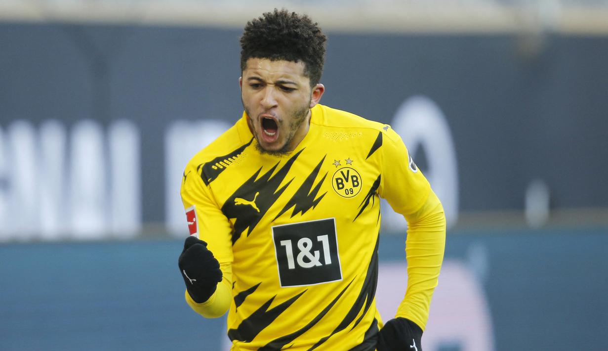 Jadon Sancho. Pindah dari Manchester City ke Borussia Dortmund saat berusia 17 tahun pada musim panas 2017. Hanya butuh dua bulan untuk melakukan debut bersama tim utama. Musim ini merupakan pemain andalan yang diincar banyak klub elit Eropa. (AFP/Leon Kuegeler/Pool)