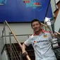 Pebalap Indonesia yang turun di ajang GP2 Series, Rio Haryanto saat mengunjungi SCTV Tower di bilangan Senayan, Jakarta, Jumat (31/7/2015). Tampak, Rio Haryanto saat melakukan sesi foto di SCTV Tower. (Liputan6.com/Helmi Fithriansyah)