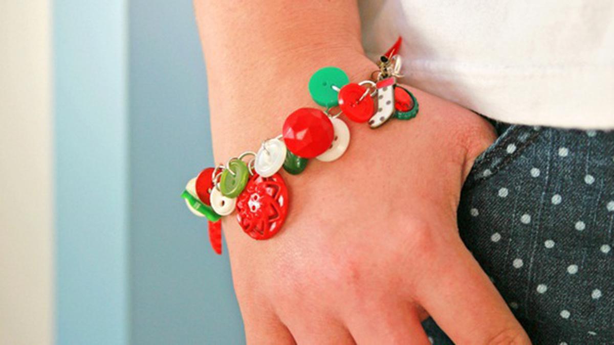 DIY Gelang Dari Kancing Baju Bertema Natal