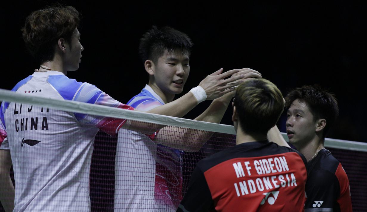Ganda putra Indonesia, Marcus Gideon / Kevin Sanjaya, berhasil mengalahkan Li Jun Hui / Liu Yu Chen pada Indonesia Open 2019 di Istora Senayan, Sabtu (20/7). Marcus / Kevin menang 21-9 dan 21-13. (Bola.com/Vitalis Yogi Trisna)