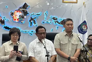 Menteri Dalam Negeri (Mendagri) Tito Karnavian mengusulkan agar data penerima manfaat Program Makan Bergizi Gratis (MBG) nantinya diintegrasikan dengan sistem informasi kesehatan SATUSEHAT. (Liputan6.com/Winda Nelfira)