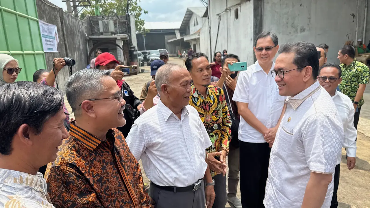 Mendag Disambut Adik Ipar Jokowi