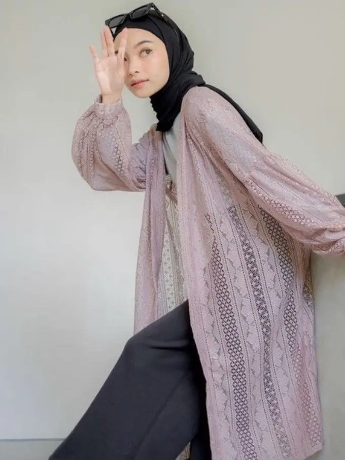 Long Cardigan Outer Brokat (Foto: Pinterest/Inspirasi OUTFIT gemez)