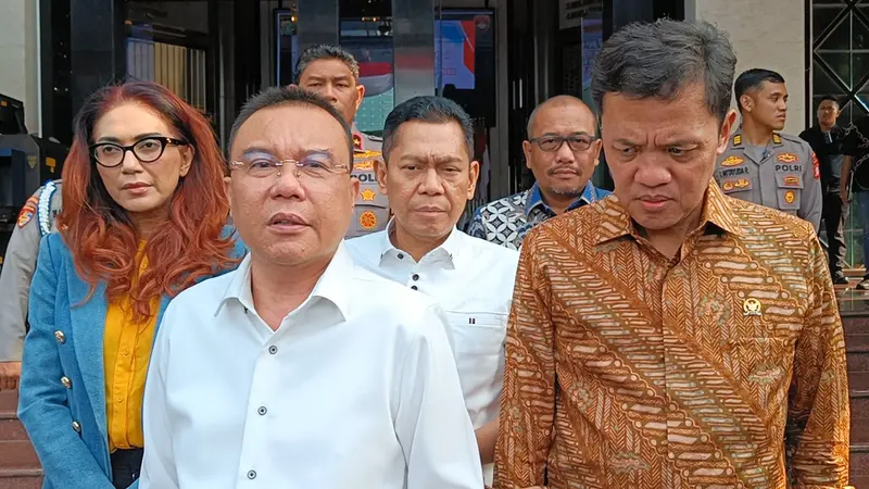 Wakil Ketua DPR RI, Ahmad Sufmi Dasco saat mengunjungi Polda Metro Jaya.