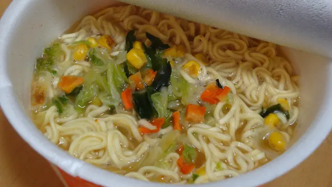 Setelah Tahu 3 Zat Ini, Kamu Bakal Pikir Ulang Makan Mi Instan